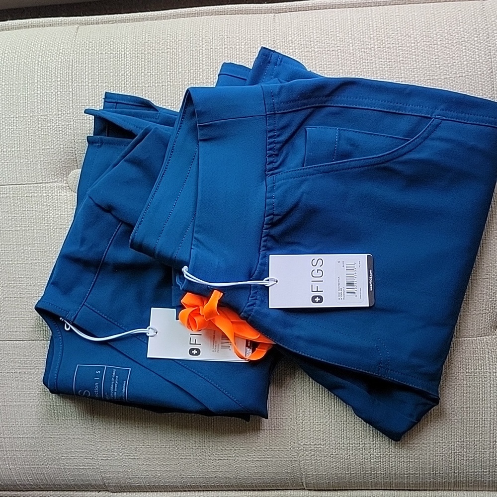 Figs Deep Reef Yola High Waisted 2.0 Skinny Scrub Pants & Catarina 1 Pocket Top